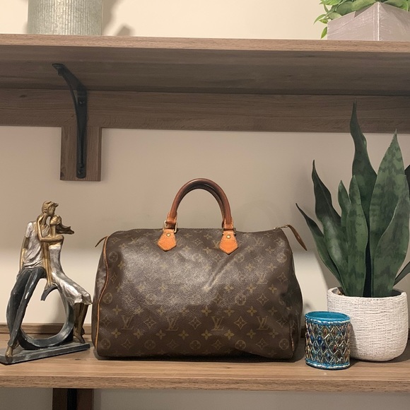 Louis Vuitton Handbags - Beautiful Louis Vuitton Monogram Speedy 35 Bag 💼 ❤️